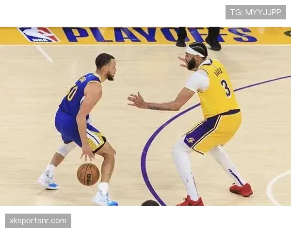 戴维斯高效内线单打提升防守稳定性拉开湖人攻防差距