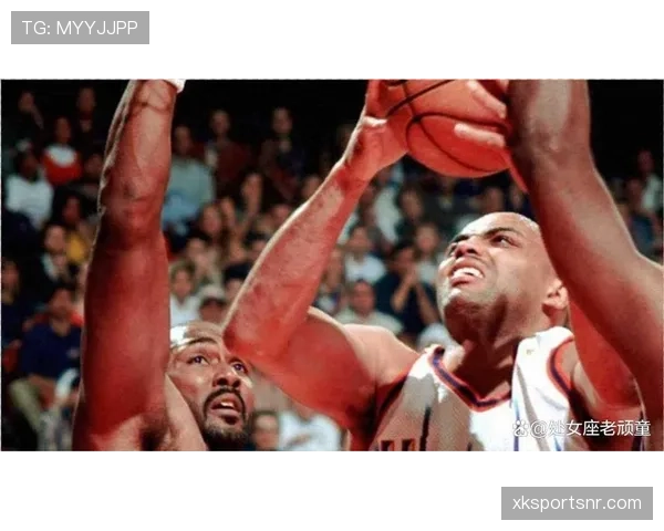 巴克利凭借内线突破与篮板统治力拉开与同时代大前锋差距